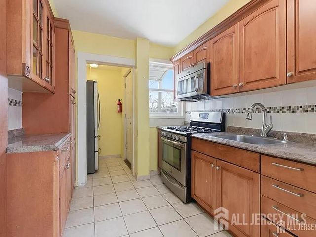25 Langley Place, New Brunswick, NJ 08901