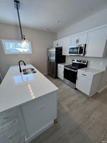 1072 Emilee Court, Fort Wayne, IN 46825