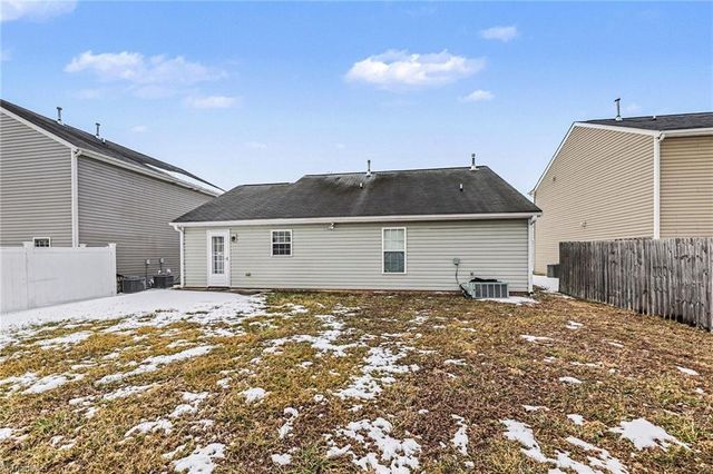 166 Larck Crest Lane, Winston-salem, NC 27107