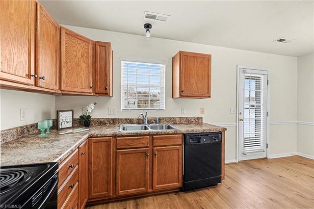 166 Larck Crest Lane, Winston-salem, NC 27107