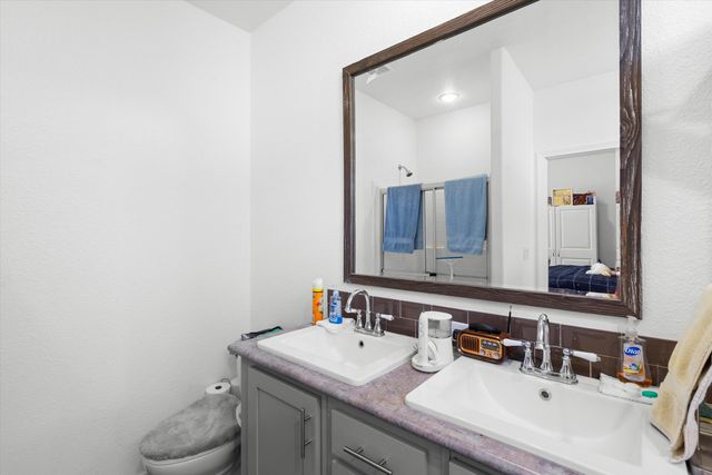 625 Fox Lane SE, Albuquerque, NM 87123