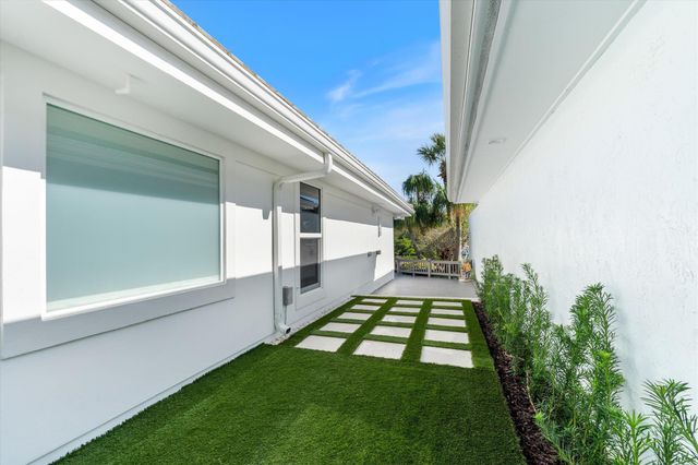 17036 Bay Street, Jupiter, FL 33477