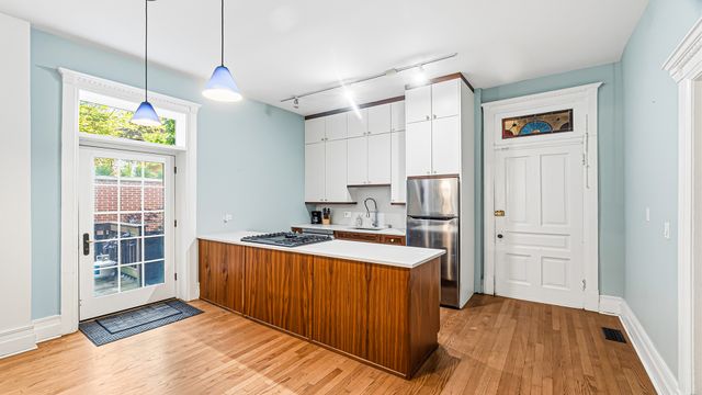 1049 W Wellington Avenue 1B, Chicago, IL 60657