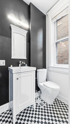 1049 W Wellington Avenue 1B, Chicago, IL 60657