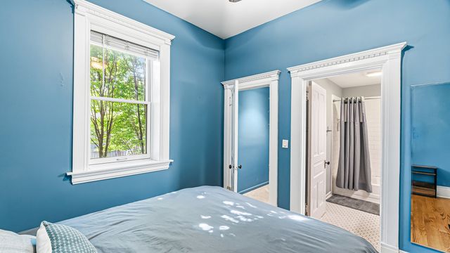 1049 W Wellington Avenue 1B, Chicago, IL 60657