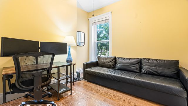 1049 W Wellington Avenue 1B, Chicago, IL 60657