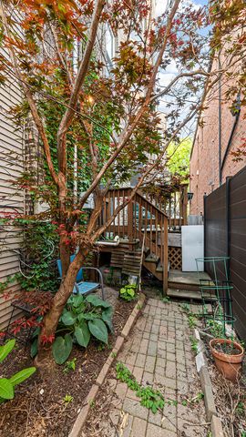 1049 W Wellington Avenue 1B, Chicago, IL 60657