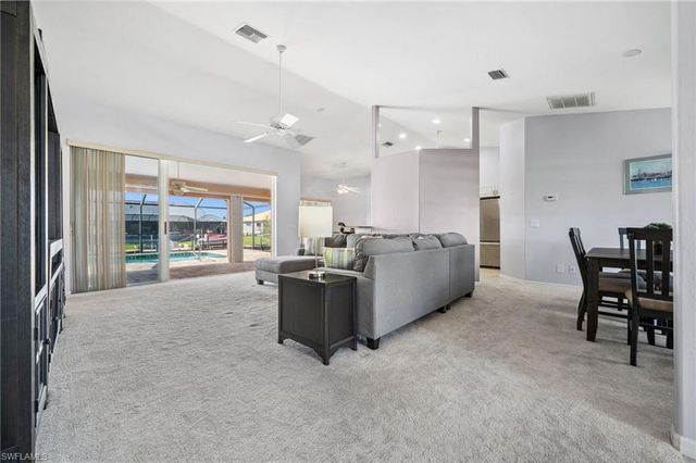 210 SW 37th TER, Cape Coral, FL 33914