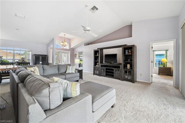 210 SW 37th TER, Cape Coral, FL 33914