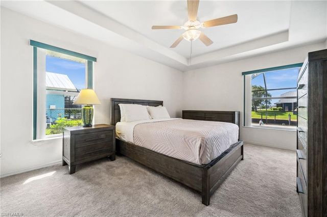 210 SW 37th TER, Cape Coral, FL 33914