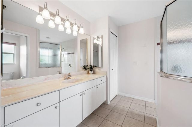 210 SW 37th TER, Cape Coral, FL 33914