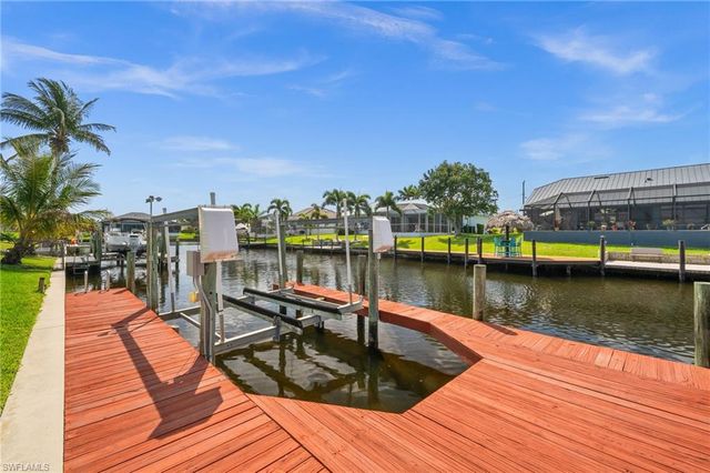 210 SW 37th TER, Cape Coral, FL 33914