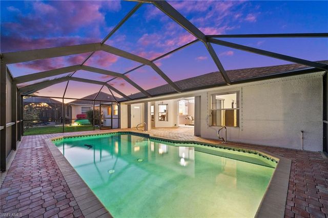 210 SW 37th TER, Cape Coral, FL 33914