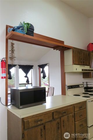 946 Ocean Shores Boulevard SW, Ocean Shores, WA 98569