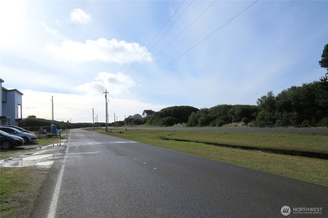 946 Ocean Shores Boulevard SW, Ocean Shores, WA 98569