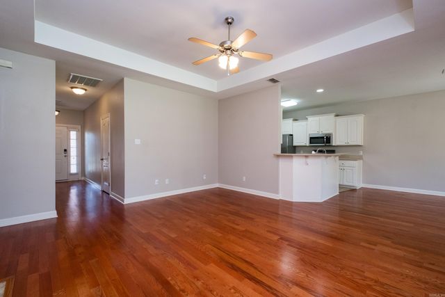 8 Village Way, Maumelle, AR 72113