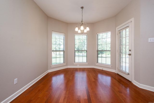 8 Village Way, Maumelle, AR 72113
