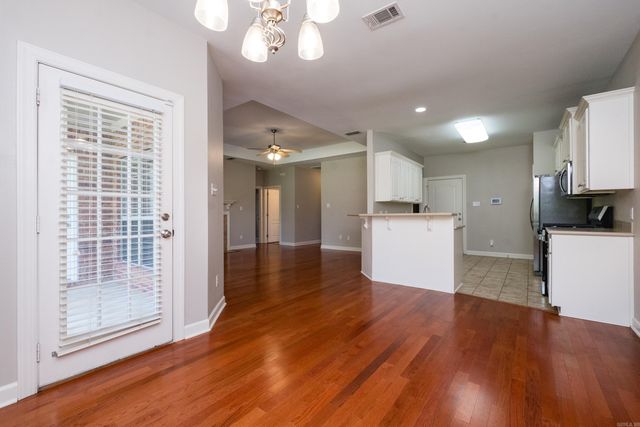 8 Village Way, Maumelle, AR 72113