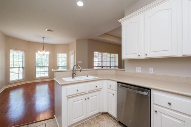 8 Village Way, Maumelle, AR 72113