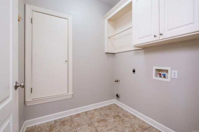 8 Village Way, Maumelle, AR 72113