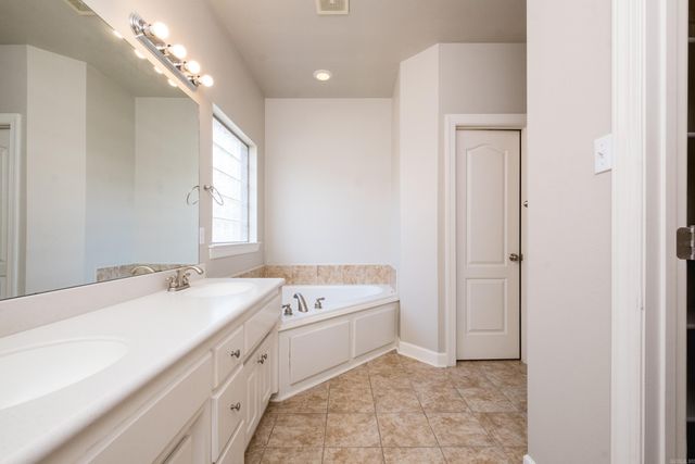 8 Village Way, Maumelle, AR 72113