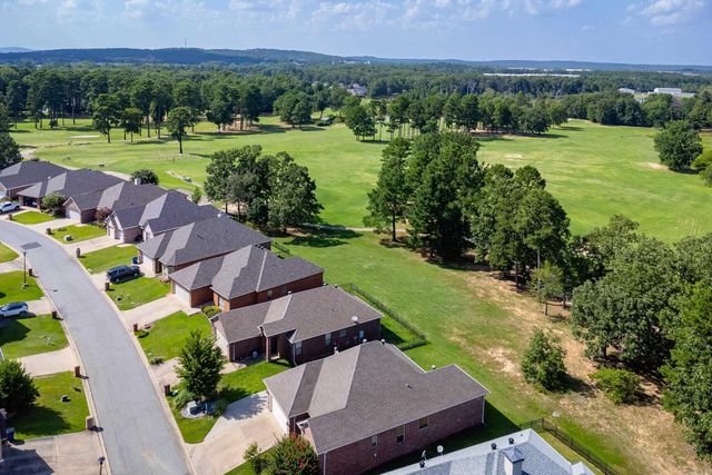 8 Village Way, Maumelle, AR 72113
