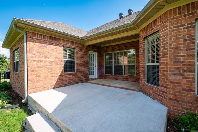 8 Village Way, Maumelle, AR 72113
