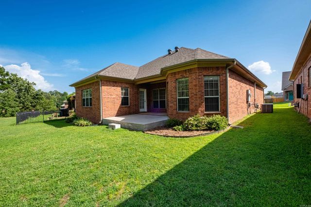 8 Village Way, Maumelle, AR 72113