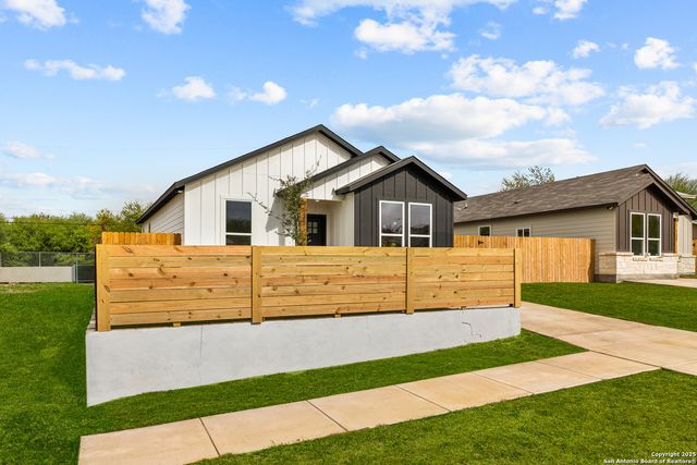 135 Sligo, San Antonio, TX 78223