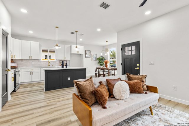 135 Sligo, San Antonio, TX 78223