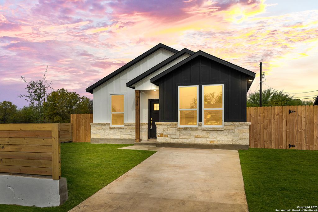 135 Sligo, San Antonio, TX 78223