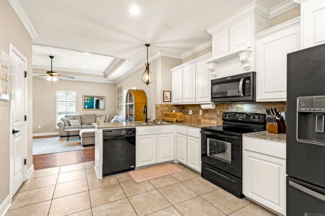 10697 Wrigley Field Ave, Denham Springs, LA 70726