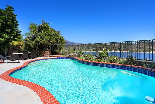 91 Windswept Way, Mission Viejo, CA 92692