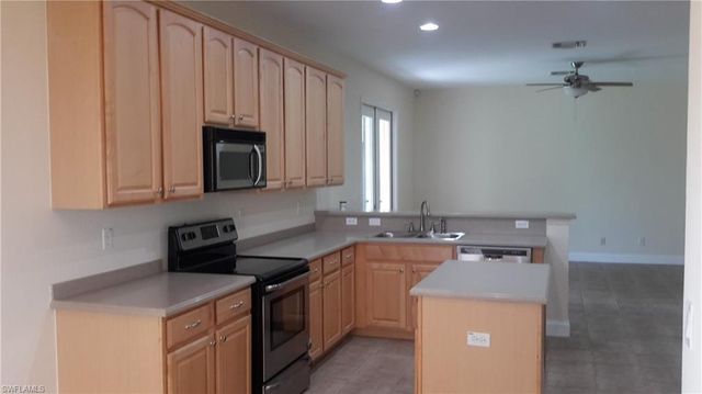 2054 Willow Branch Dr, Cape Coral, FL 33991