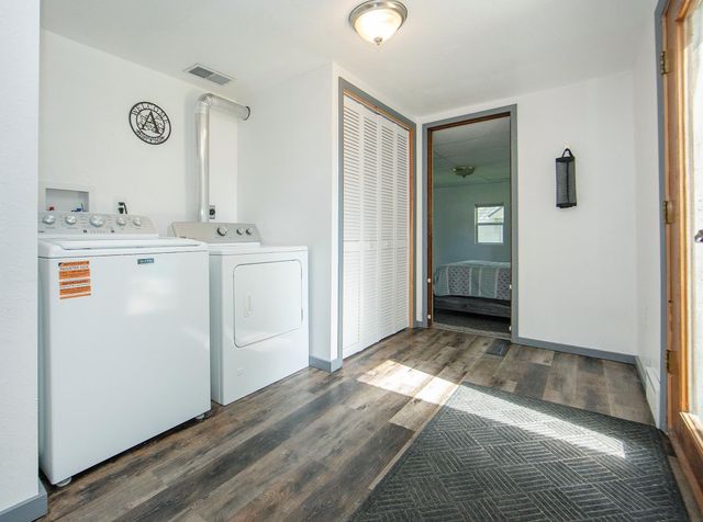 325 S Evans Road, Evansdale, IA 50707
