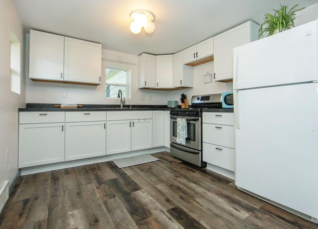 325 S Evans Road, Evansdale, IA 50707