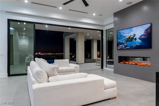 25 Rockstream Drive, Henderson, NV 89012