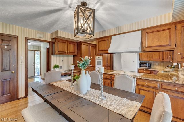 5045 Clubside Road, Lyndhurst, OH 44124