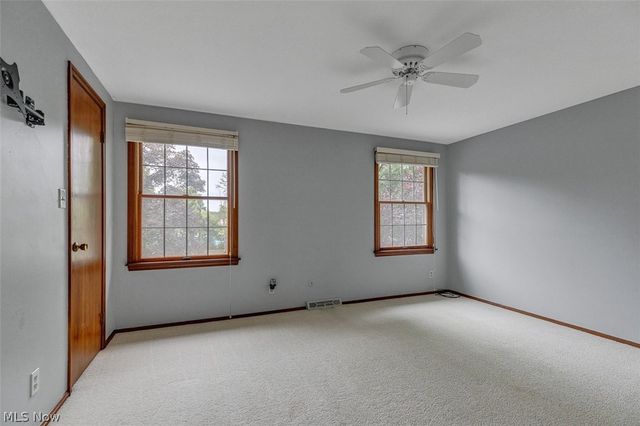 5045 Clubside Road, Lyndhurst, OH 44124