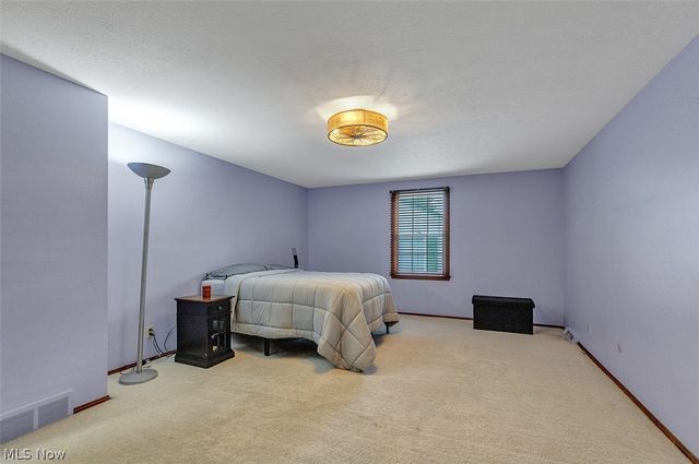 5045 Clubside Road, Lyndhurst, OH 44124