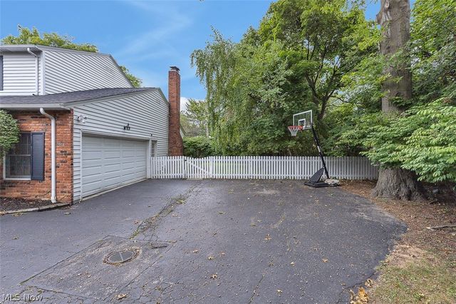 5045 Clubside Road, Lyndhurst, OH 44124