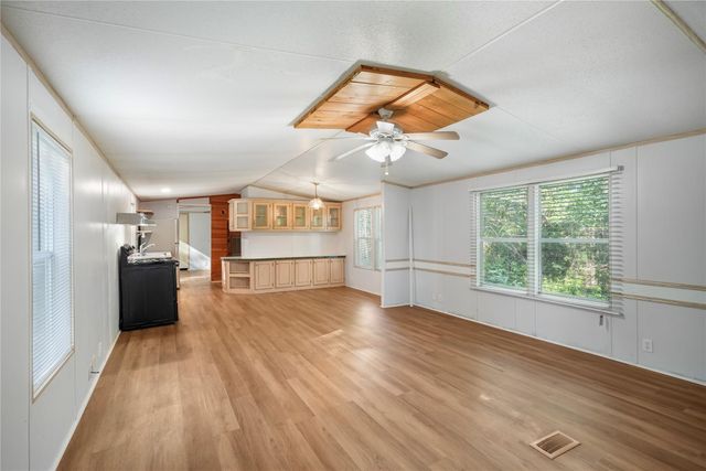 71 Road 5221, Cleveland, TX 77327