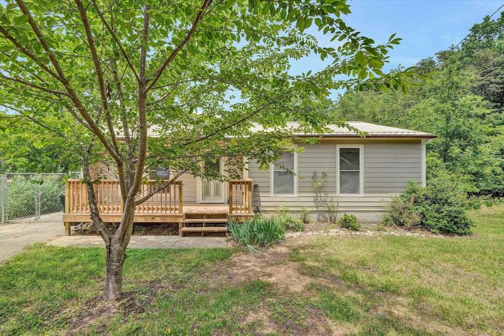 4064 Crawford RD, Roanoke, VA 24018