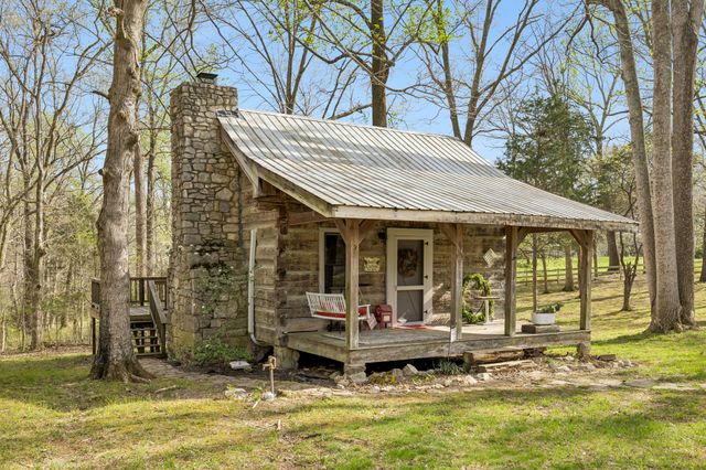901 Town Branch Rd, Charlotte, TN 37036