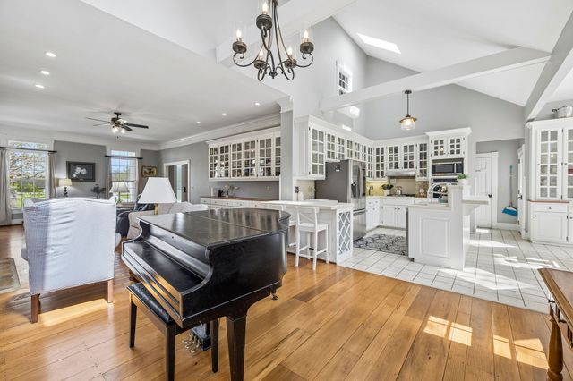 901 Town Branch Rd, Charlotte, TN 37036
