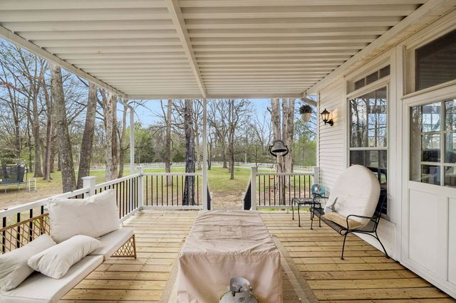 901 Town Branch Rd, Charlotte, TN 37036