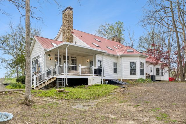 901 Town Branch Rd, Charlotte, TN 37036