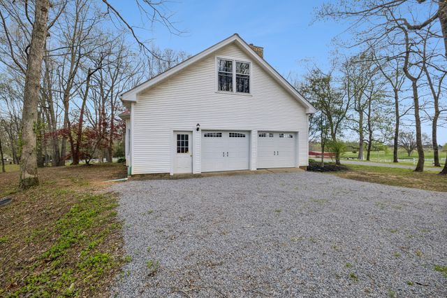 901 Town Branch Rd, Charlotte, TN 37036