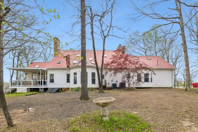 901 Town Branch Rd, Charlotte, TN 37036