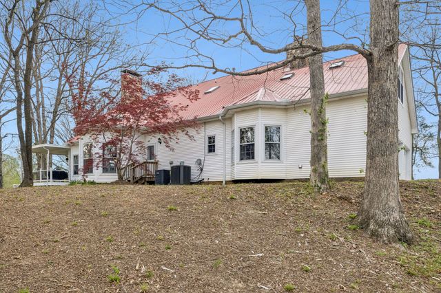 901 Town Branch Rd, Charlotte, TN 37036